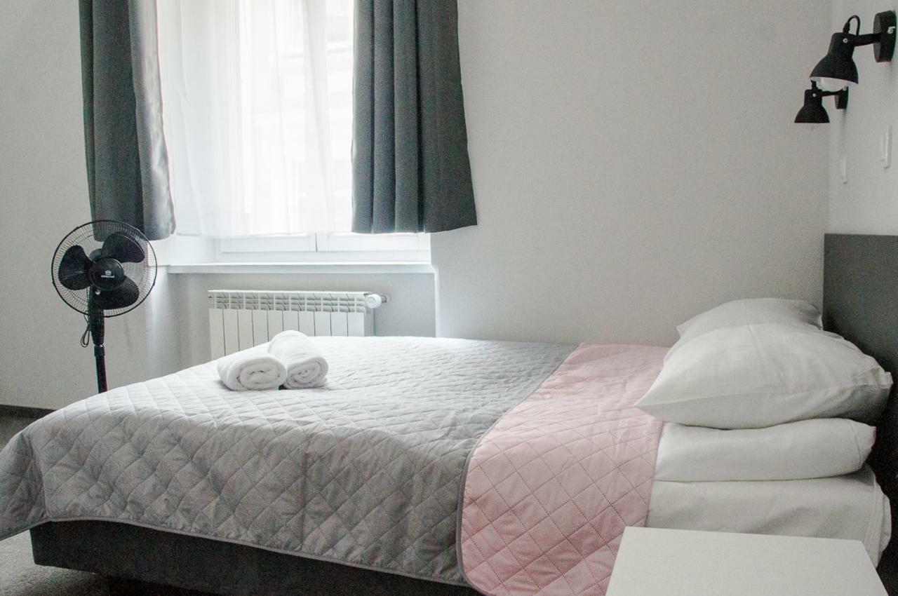 Peregrinus Rooms & Apartments Краков Экстерьер фото